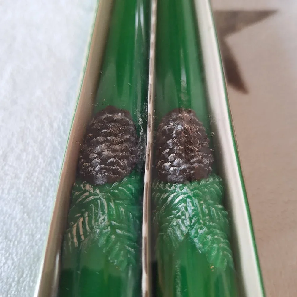 Vintage Christmas Holiday Jayem Green & Pinecones 10” Taper‎ Candles Hong Kong